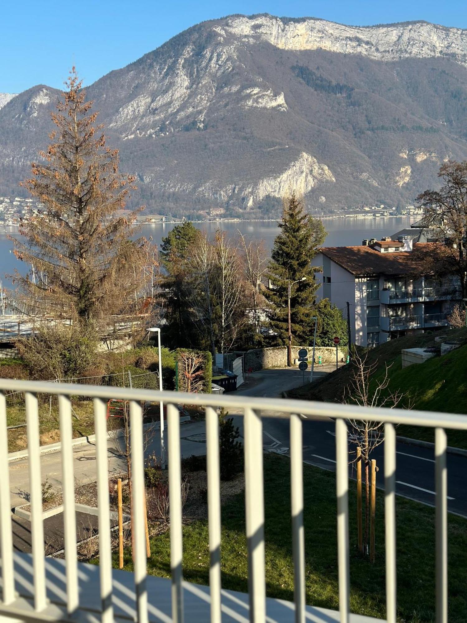 Lac Arte Postale Annecy Exteriör bild